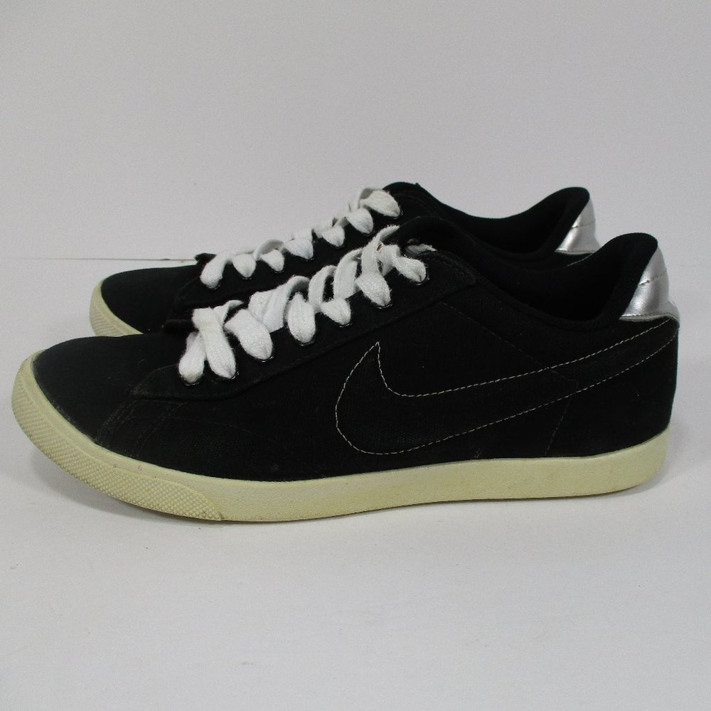 Nike Women's Racquette sz 7.5